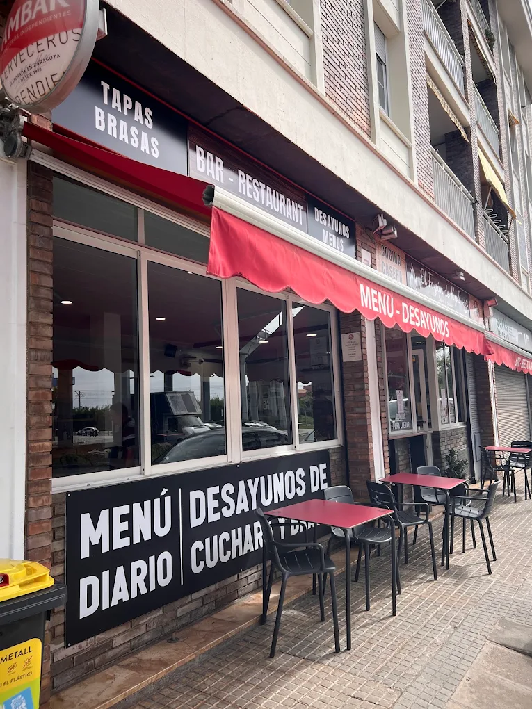 Fachada de El Fogón de Kys, bar restaurante desayunos y menús en Gavà